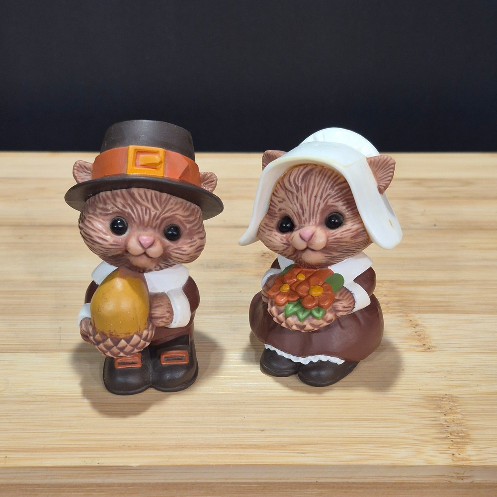 VTG 80s Hallmark Thanksgiving Pilgrim Chipmunk Salt & Pepper Shakers Fall